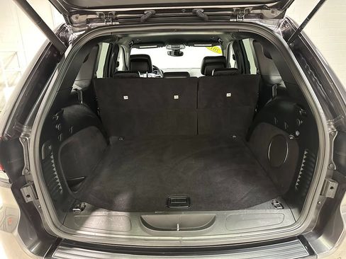 Used 2018 Jeep Grand Cherokee Altitude AWD/4WD image 8