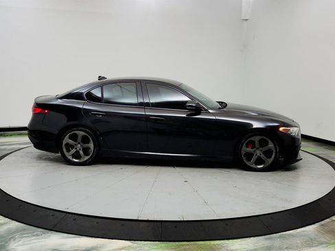 Used 2017 Alfa Romeo Giulia w/ Sport Appearance Package RWD image 4
