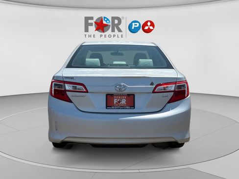 Used 2012 Toyota Camry LE FWD image 4