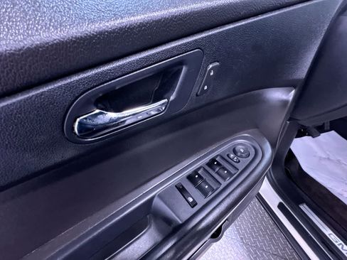 Used 2010 GMC Acadia SLT image 12