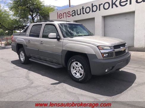 Used 2002 Chevrolet Avalanche 4x4 w/ Off-Road Suspension Pkg image 2