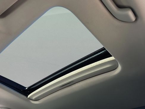 Used 2022 Honda Civic Touring image 17