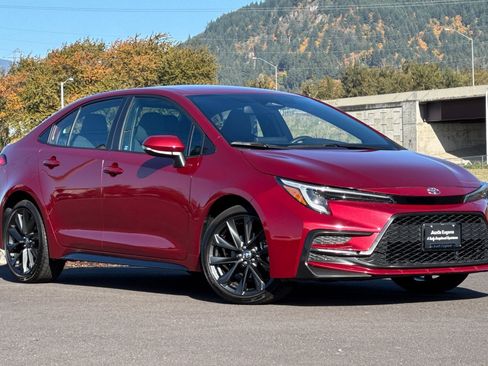 Used 2024 Toyota Corolla SE image 1