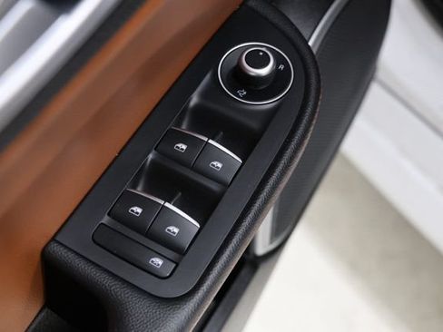 Used 2019 Alfa Romeo Giulia AWD w/ Cold Weather Package image 19