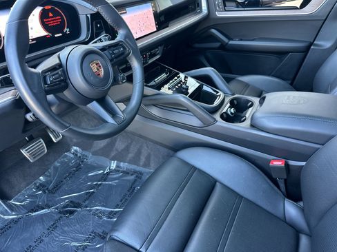 Certified 2025 Porsche Cayenne S AWD/4WD image 5