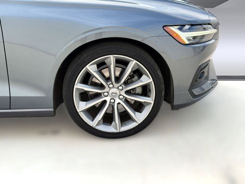 Used 2021 Volvo S60 T5 Momentum image 12