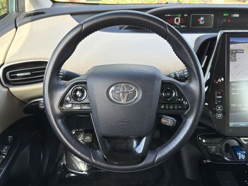 Used 2021 Toyota Prius L Eco image 11