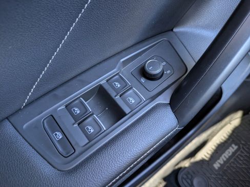 Certified 2023 Volkswagen Tiguan SE image 24