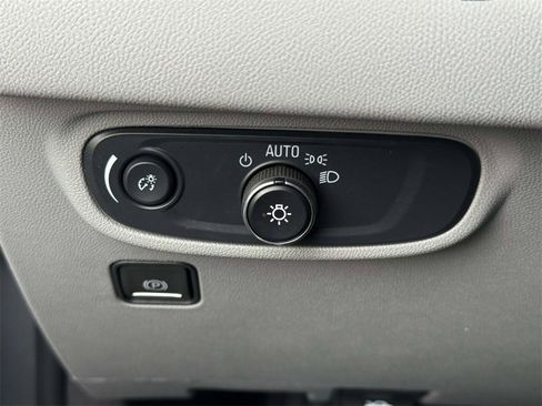 Used 2024 GMC Terrain SLE image 28