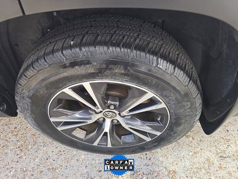 Used 2018 Toyota Highlander LE image 36