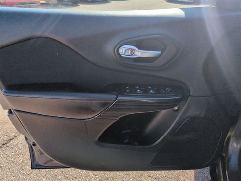 Used 2015 Jeep Cherokee Latitude image 14