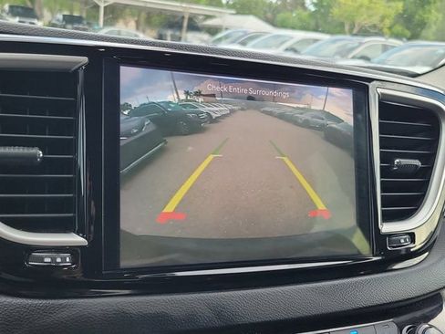Used 2023 Chrysler Pacifica Touring-L FWD image 32