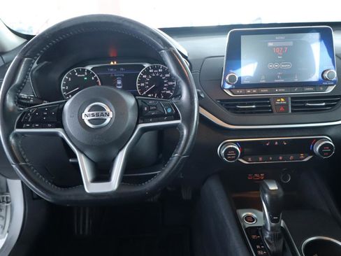 Used 2019 Nissan Altima 2.5 SV image 16