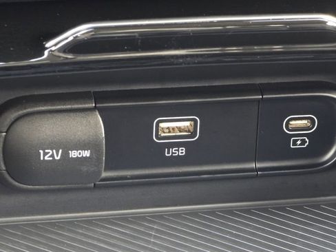 Used 2023 Kia Sportage LX image 6