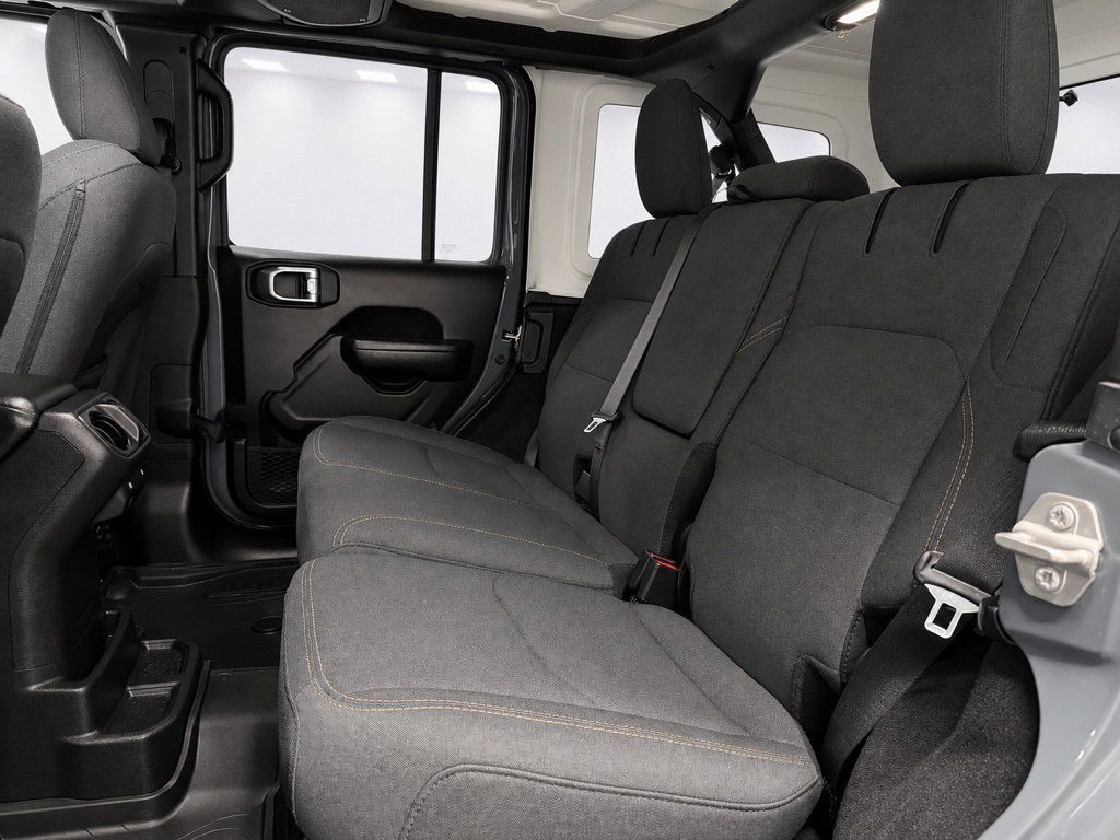 Used 2024 Jeep Wrangler Unlimited w/ Convenience Group AWD/4WD image 18
