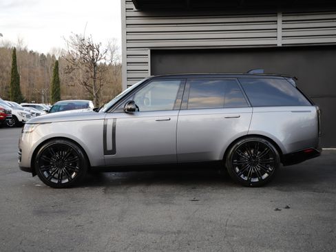 New 2026 Land Rover Range Rover SE image 3