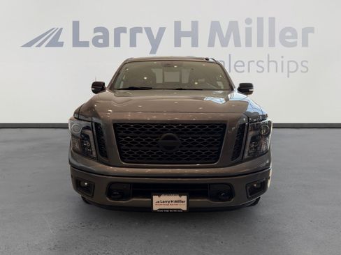 Used 2019 Nissan Titan SV w/ SV Convenience Package AWD/4WD image 8