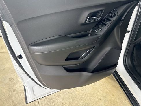 Used 2017 Chevrolet Trax LT AWD/4WD image 11