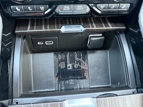 Used 2021 GMC Yukon Denali w/ Denali Premium Package image 20