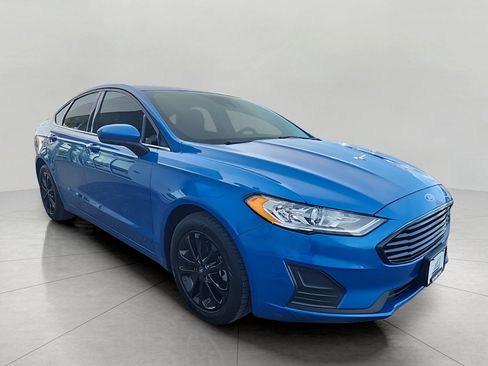 Used 2020 Ford Fusion SE image 1