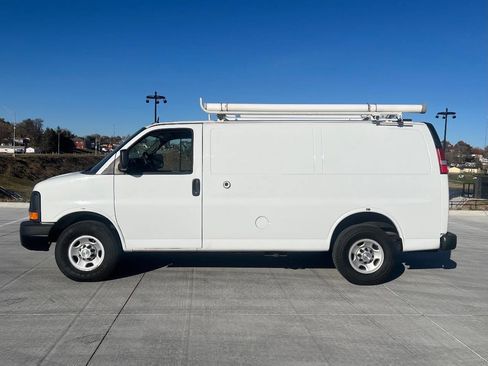 Used 2015 Chevrolet Express 2500 image 3