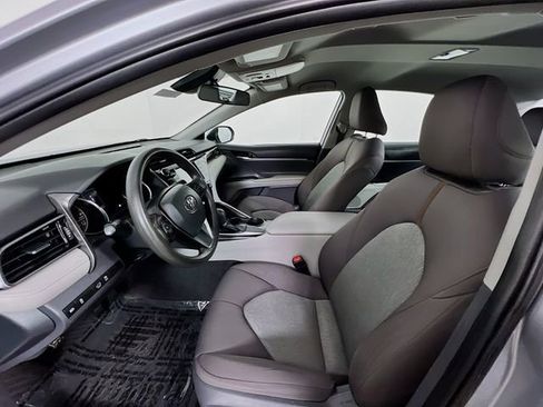 Used 2019 Toyota Camry L image 18