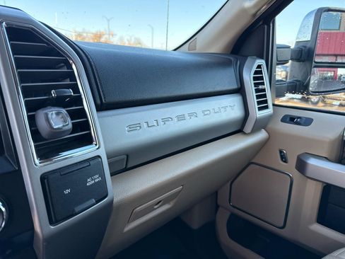 Used 2017 Ford F250 Lariat w/ Chrome Package image 26