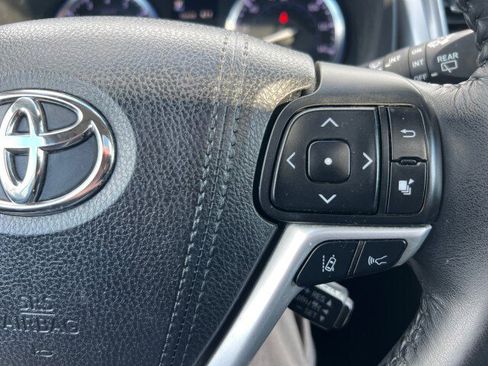 Used 2018 Toyota Highlander Limited image 16
