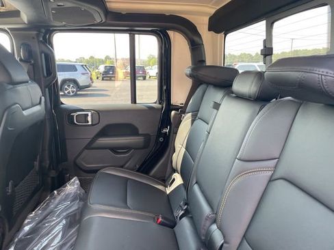 New 2025 Jeep Gladiator Sport image 22