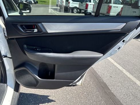 Used 2017 Subaru Outback 2.5i Premium AWD/4WD image 16