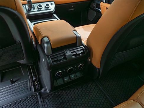 Used 2024 Land Rover Defender 90 Carpathian Edition image 21