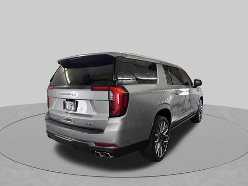 Used 2025 GMC Yukon XL Denali Ultimate AWD/4WD image 7