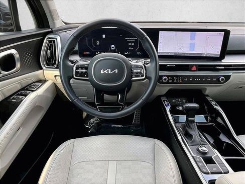 Used 2024 Kia Sorento SX FWD image 7