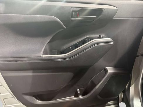 Used 2020 Toyota Highlander LE AWD/4WD image 21