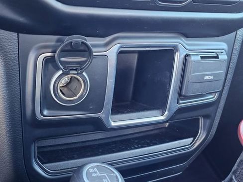 Used 2019 Jeep Wrangler Sport image 18