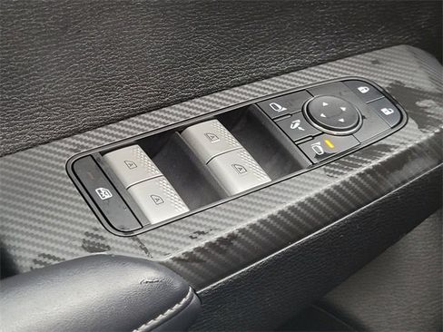 Used 2024 Mitsubishi Outlander SE image 32