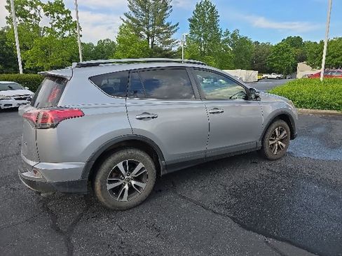 Used 2018 Toyota RAV4 XLE FWD image 8