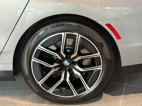 Used 2023 BMW 760i xDrive AWD/4WD image 9