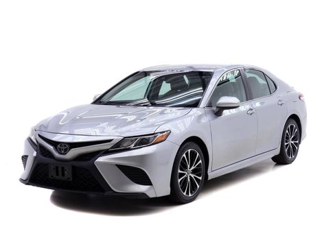 Used 2020 Toyota Camry SE FWD image 1