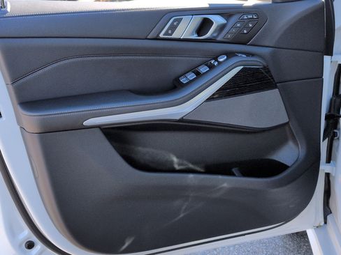 Used 2025 BMW X7 M60i w/ Executive Package image 14