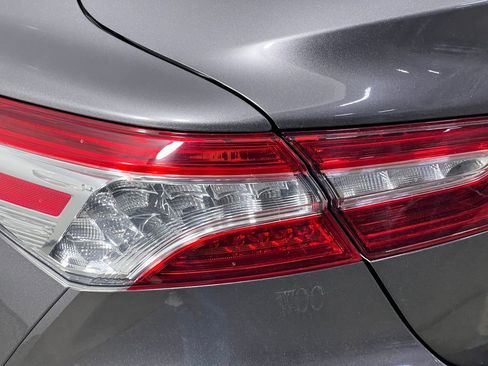 Used 2020 Toyota Camry XLE image 29