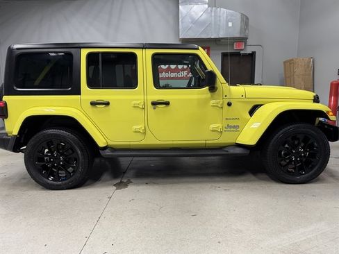 Used 2023 Jeep Wrangler Unlimited Sahara AWD/4WD image 13