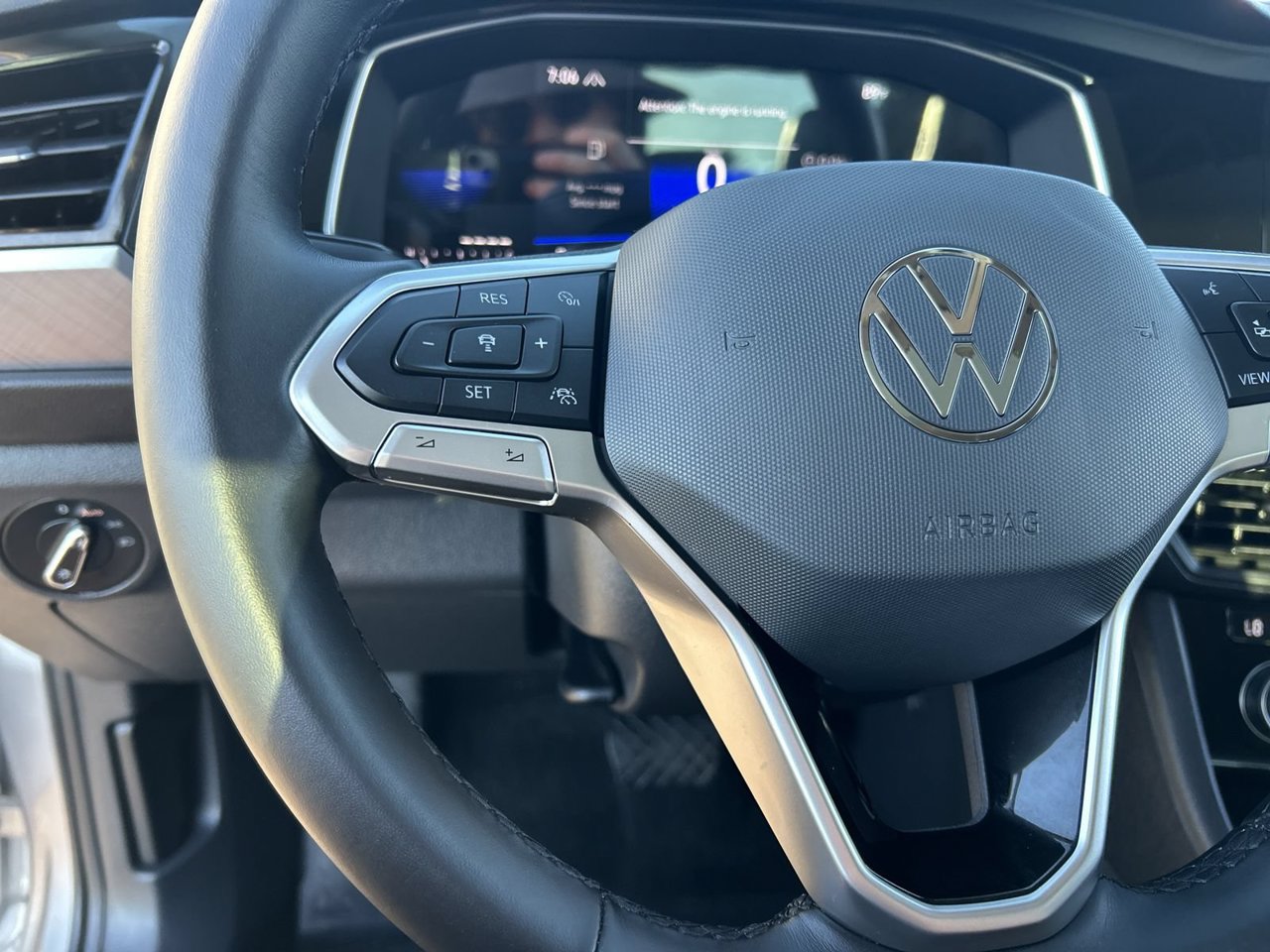 Certified 2023 Volkswagen Jetta SE w/ Panoramic Sunroof Package FWD image 20