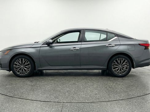 Used 2025 Nissan Altima 2.5 SV FWD image 5