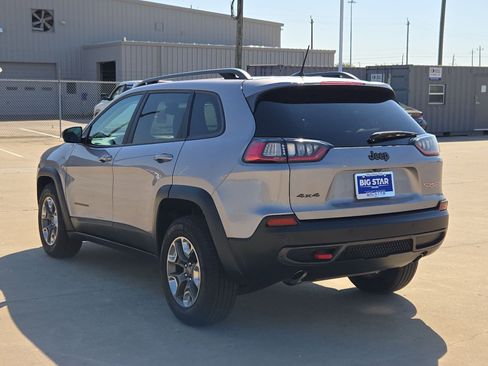 Used 2019 Jeep Cherokee Trailhawk AWD/4WD image 6