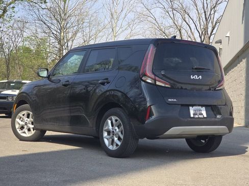 Used 2023 Kia Soul LX w/ LX Technology Package image 12