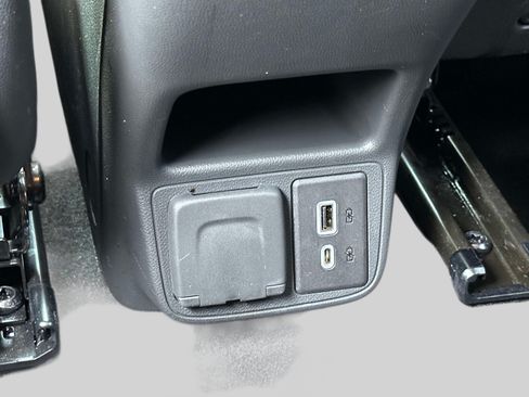 Used 2023 Chevrolet TrailBlazer RS w/ Convenience Package FWD image 13