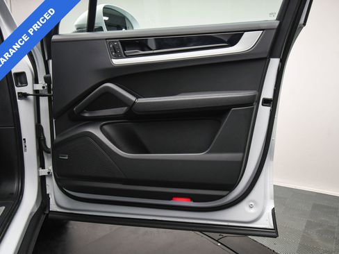 Used 2024 Porsche Cayenne Coupe image 44