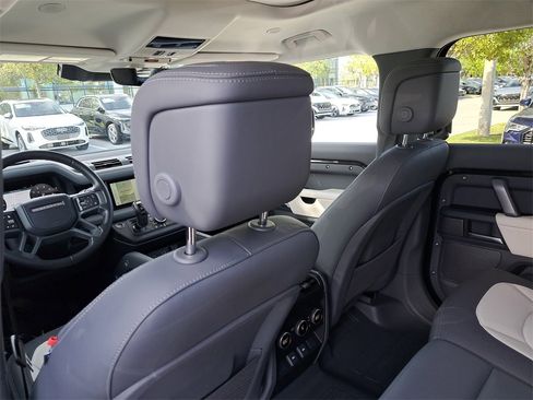 Used 2024 Land Rover Defender 110 X-Dynamic SE image 23
