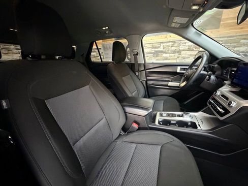 Used 2023 Ford Explorer XLT image 15